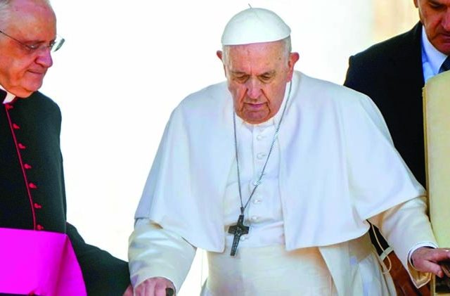 Paus Fransiskus Memicu Desas-desus Tentang Pengunduran Diri